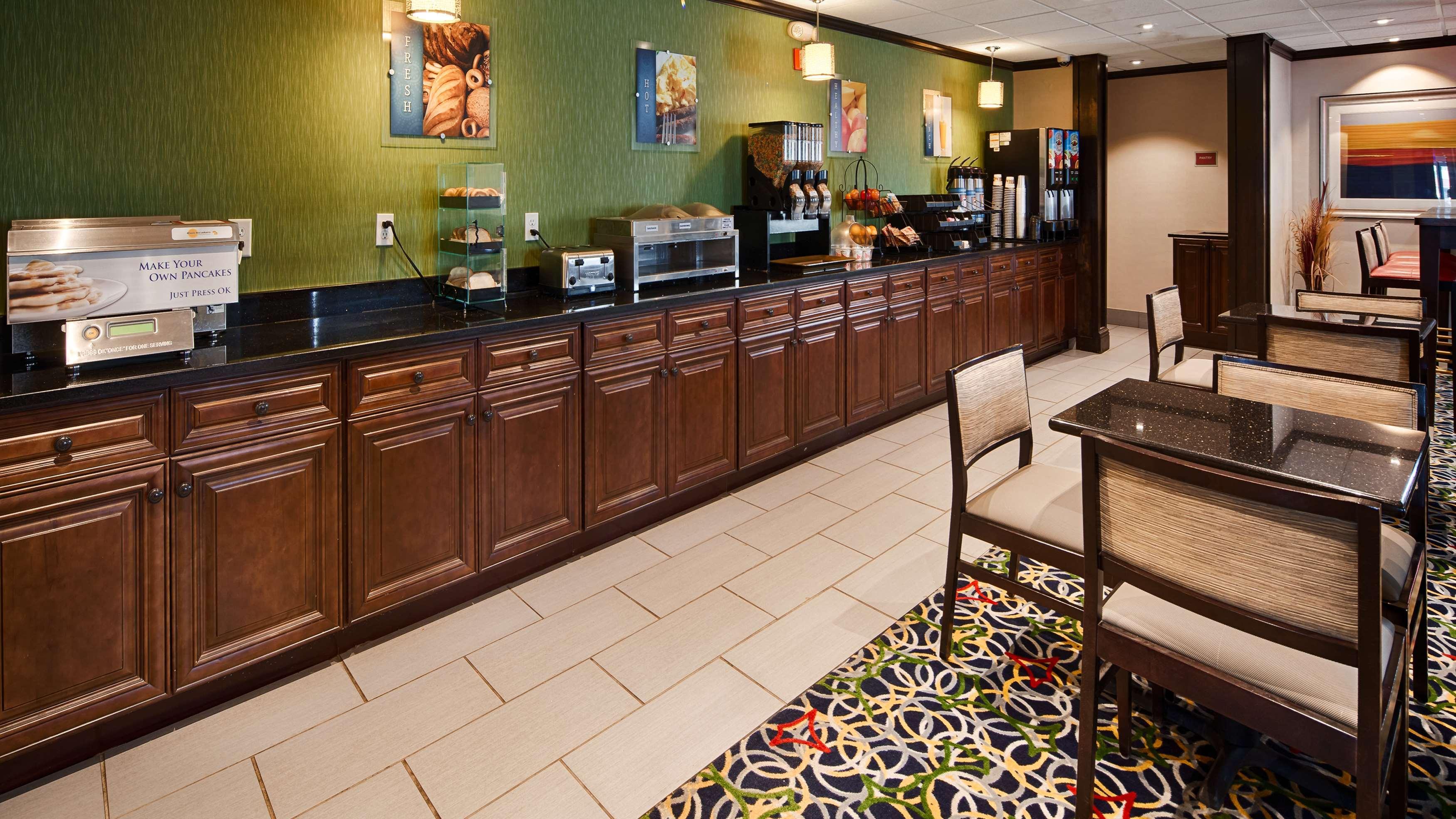Best Western Елирия Екстериор снимка